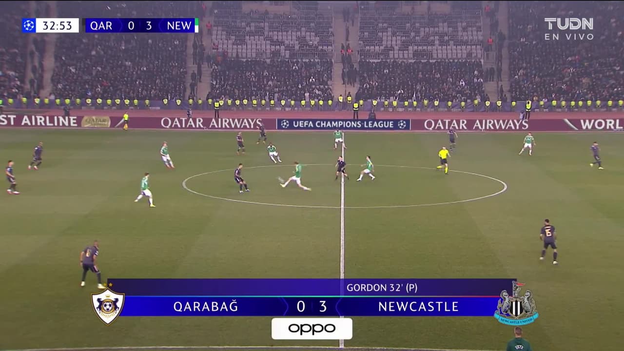 ¡GOL!  anota para Newcastle United. Anthony Gordon