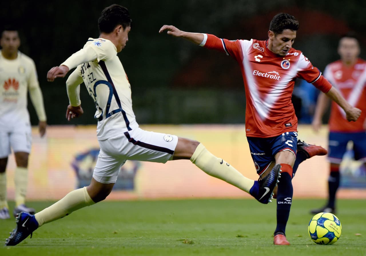 El mejor momento de Reyna (der.) fue cuando salió máximo goleador con América en el Clausura-2011, aunque también tuvo paso importante por Monterrey, con quien ganó Liga de Campeones de Conccaf en 2012, y por Guadalajara, con quien ganó Copa MX en 2015. Además, fue campeón de Copa Oro con México en 2011.