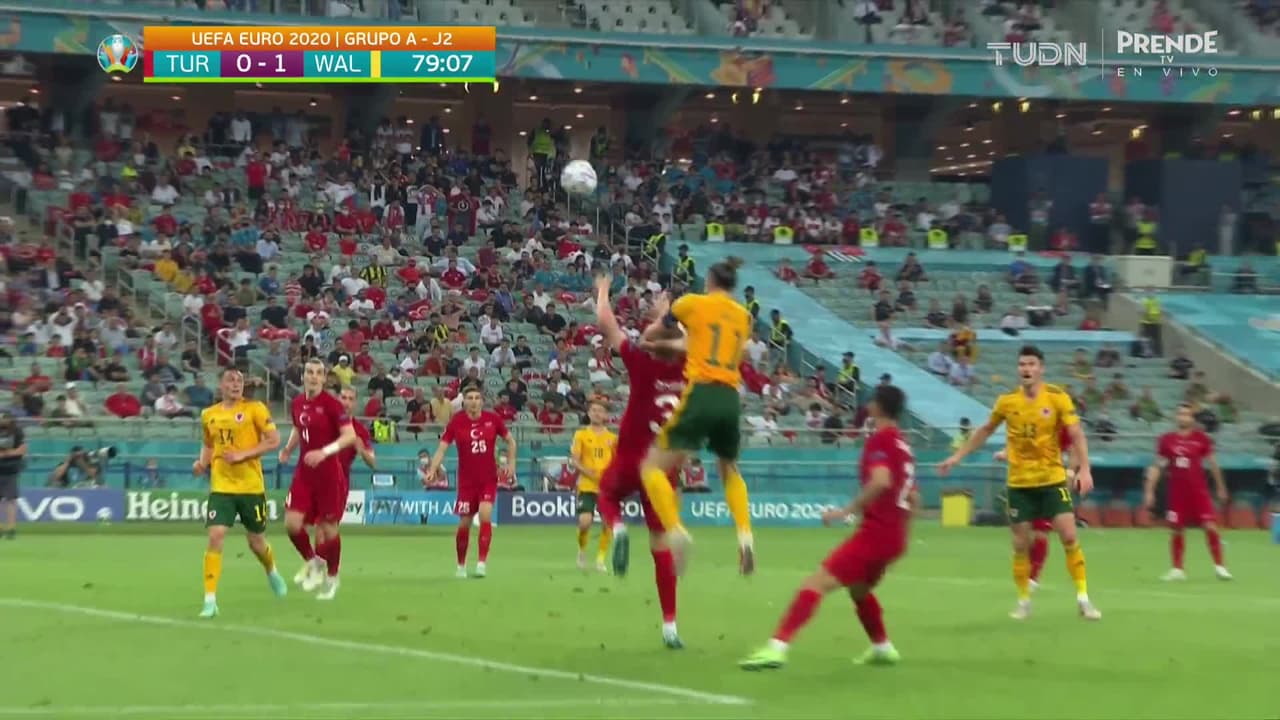 ¡TIRO ATAJADO! disparo por Gareth Bale.