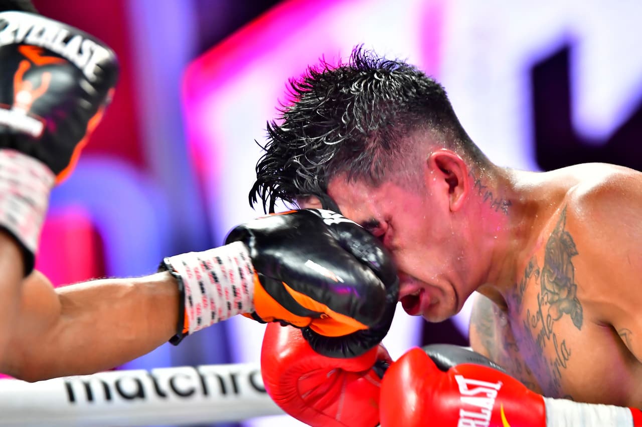 El nicaragüense retuvo el título Supermosca de la Asociación Mundial de Boxeo por decisión unánime. Con tarjetas de 118-110, 116-112 y 117-111, el retador hizo un combate serio, pero no le alcanzó.