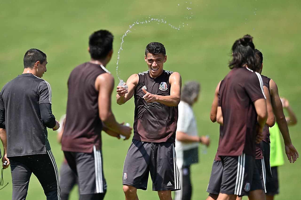 En uno de los campos de la Universidad de Carolina del Norte la selección mexicana de fútbol entrenó por última vez con miras a lo que será el duelo ante Martinica en el cierre del Grupo A. Héctor Moreno y Rodolfo Pizarro se reitegraron al grupo que dirige el 'Tata' Martino. Fernando Navarro, Jonathan Orozco, Luis Montes y Pizarro serían titulares en el Bank of America Stadium de Charlotte.