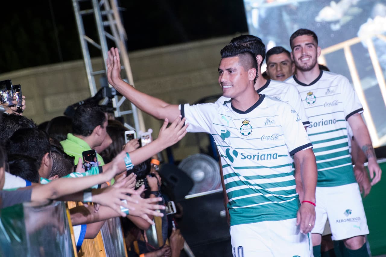 Osvaldo Martínez 8.7: El mediocampista de origen paraguayo ha demostrado su talento y ahora con Santos tiene todo para lograr una sólida temporada.