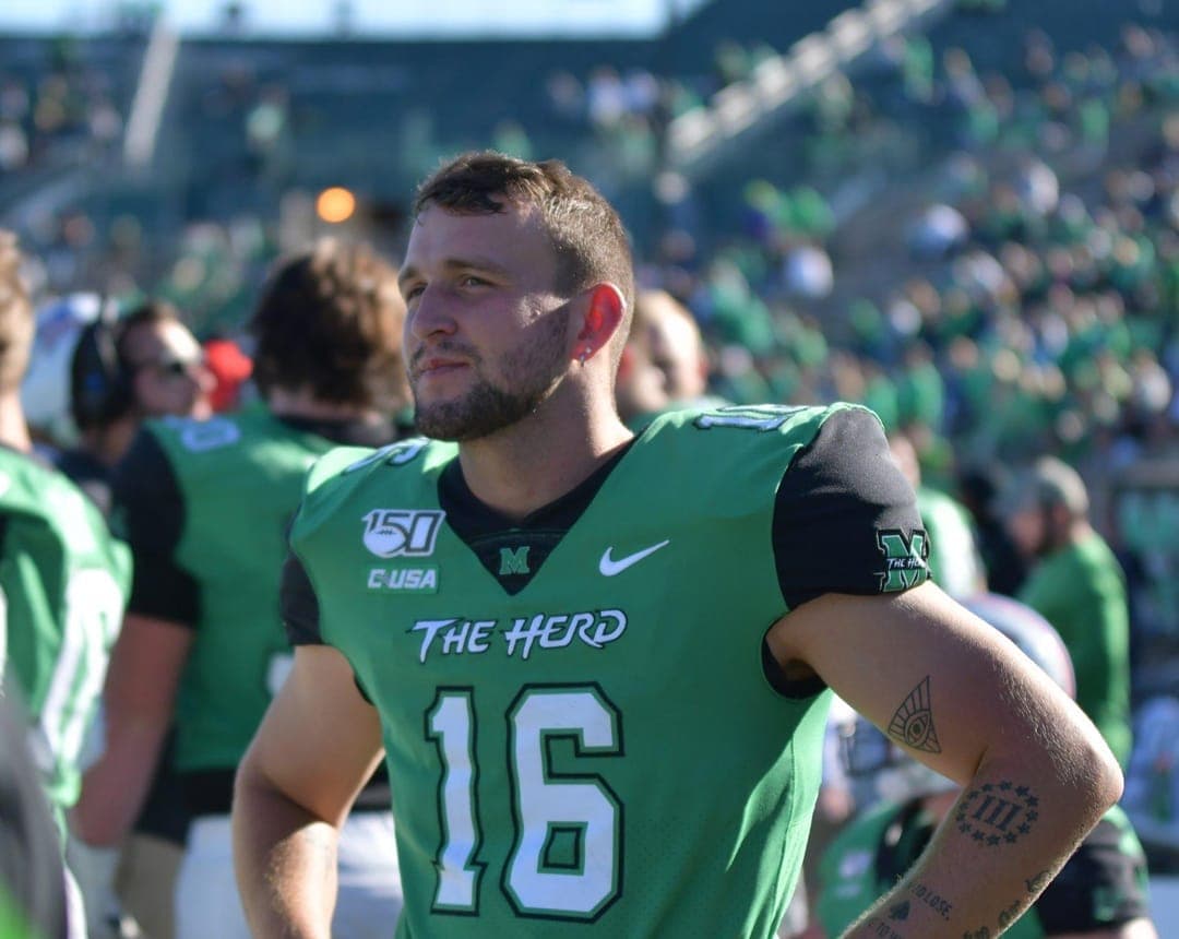 Pateador de New England Patriots se elimina tatuaje racista