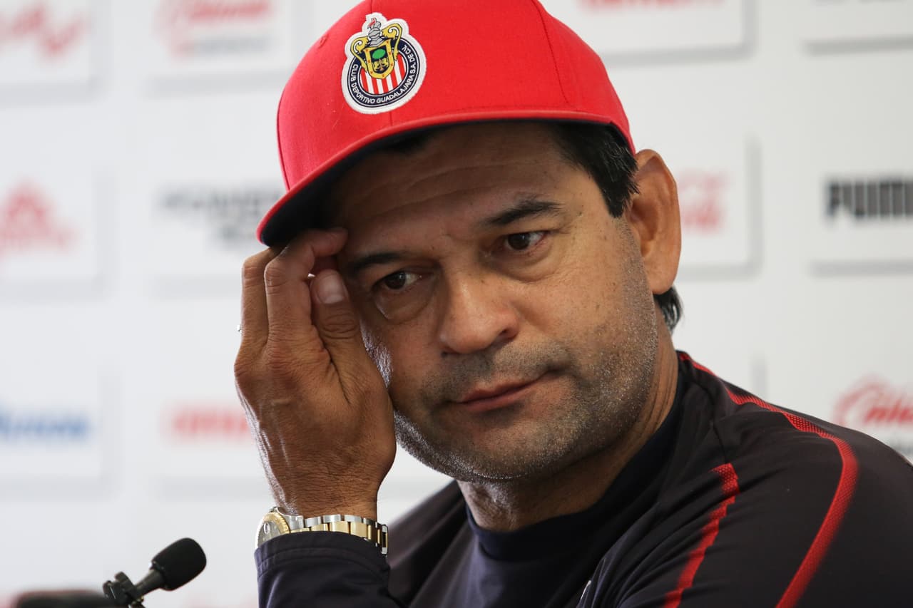 <b>2. </b>El pobre rendimiento del equipo durante su gestión. En 42 juegos dirigidos ganó 15, empató 12 y perdió 15, sin dudas números flojos para un equipo del prestigio de Chivas.