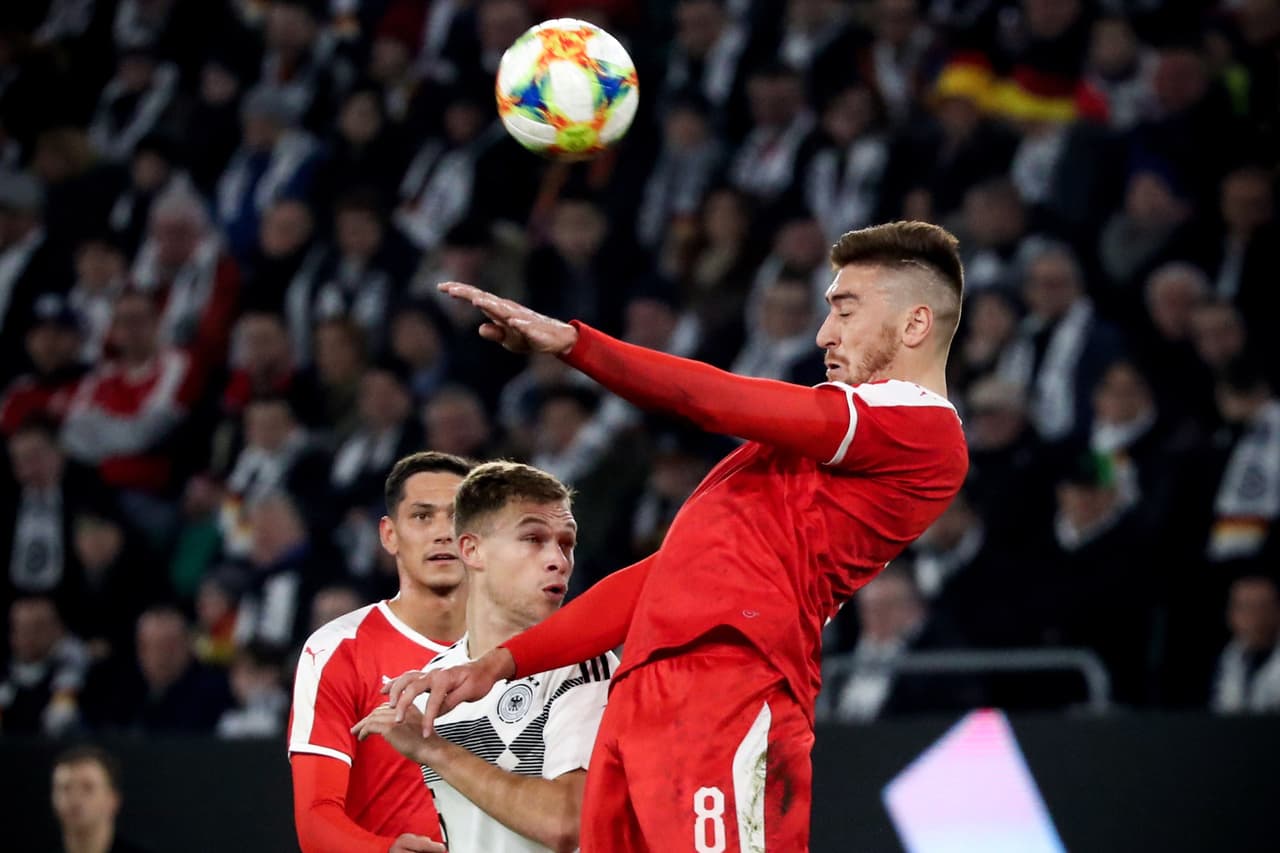 Sin embargo, Serbia puso el cerrojo para controlar a una Alemania de un promedio de edad muy joven pero aún potente.