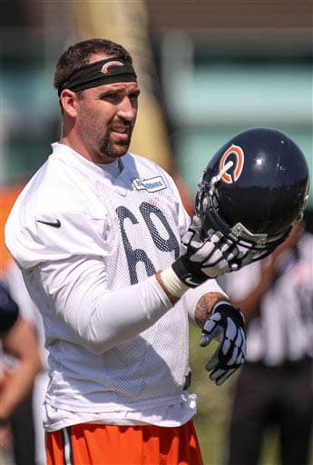 Jared Allen se divierte en el esquema defensivo 3-4 de los Bears (AP-NFL).
