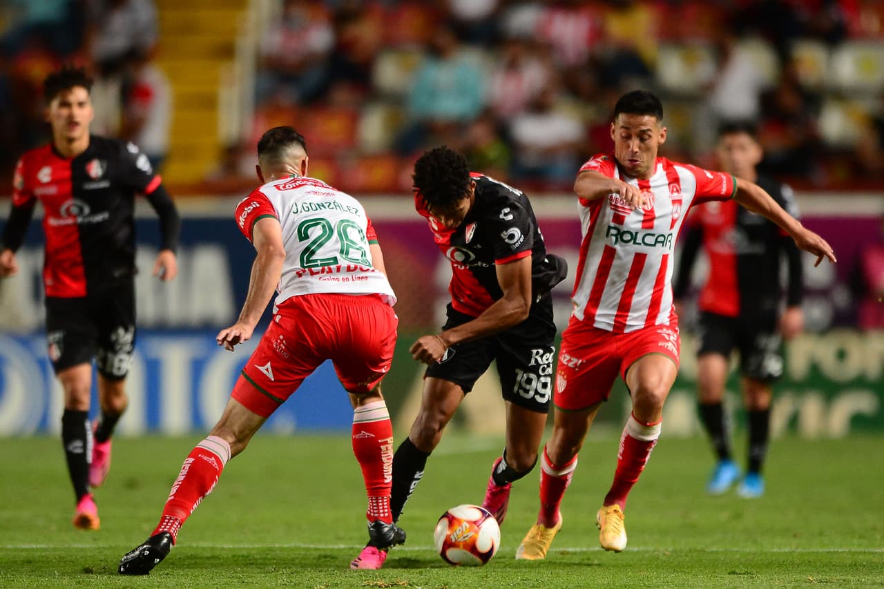 Atlas no se toca el corazón y golean 1-5 a un débil Necaxa. Los Zorros toman el quinto de lugar de manera momentánea y Necaxa volverá a dormir en la última plaza del torneo.