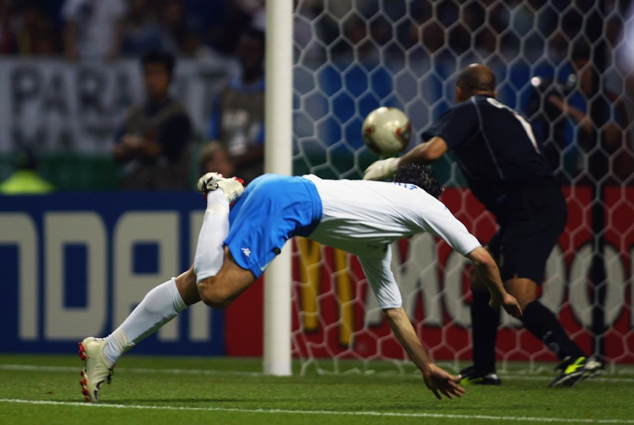 El cabezazo volador de Del Piero superó al 
<i>Conejo </i>y decretó el empate.