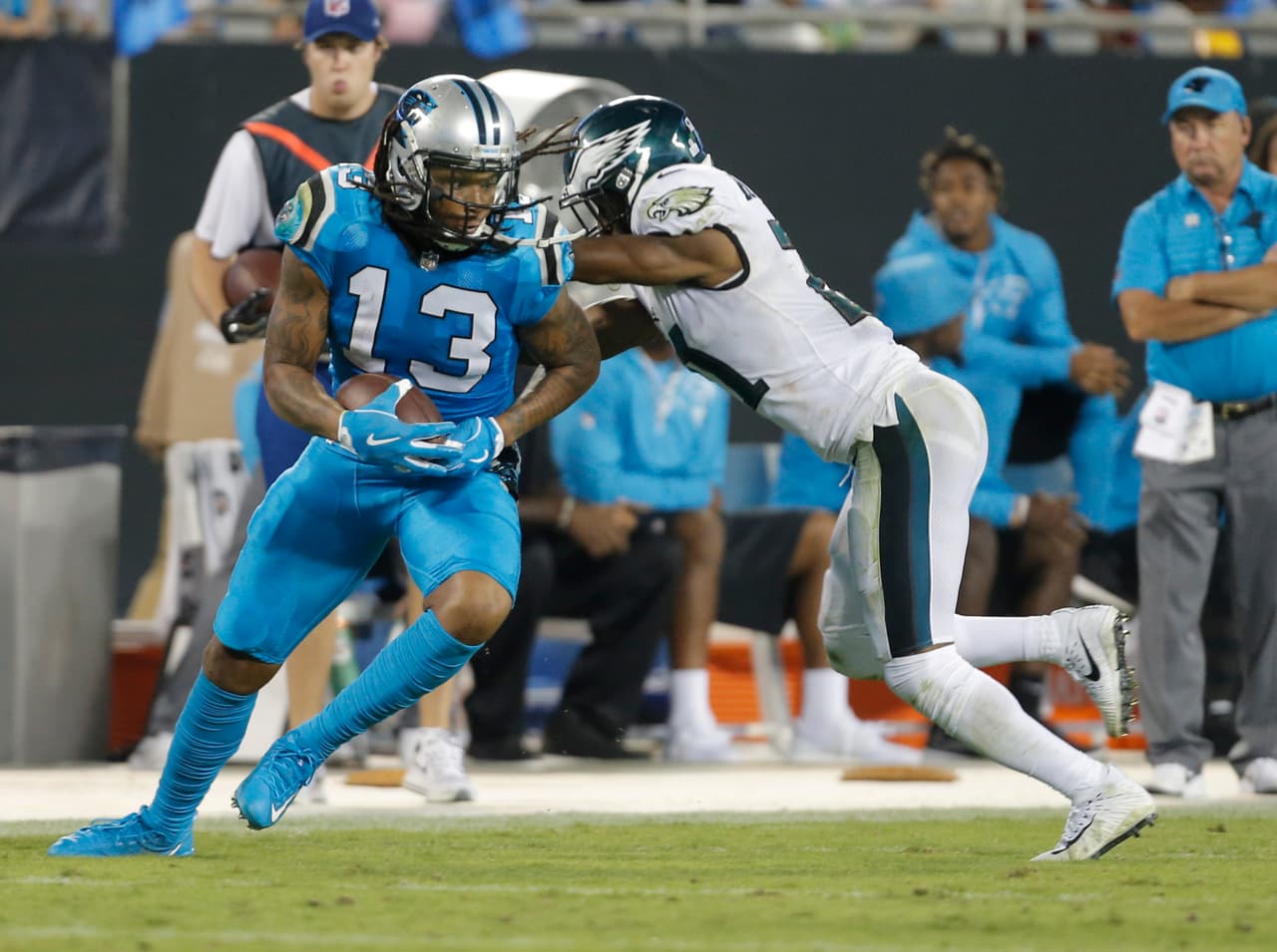 En la ofensiva de Carolina destacó Kelvin Benjamin con 99 yardas en 9 recepciones pero sin oportunidad de meterse a las diagonales.