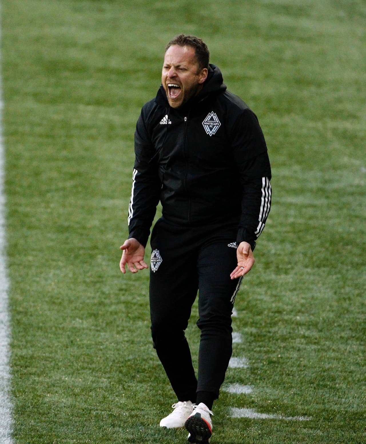 Con doblete de Fredy Montero y gol de Lucas Cavallini, los Vancouver Whitecaps golean 3-0 al LA Galaxy en casa.