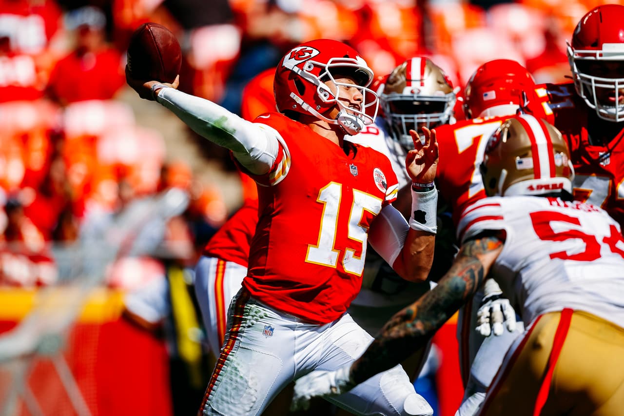 Se presentó un duelo de QB’s inexpertos. Mientras Patrick Mahomes jugaba su cuarto encuentro como titular y Jimmy Garoppolo la octava aparición.