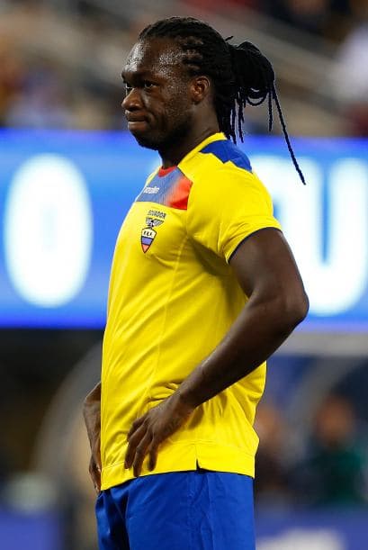 Felipe Caicedo:El delantero luce unas trensas que se ve que le ha costado tiempo y esfuerzo conservarlas. Mira aquí los videos más chismosos.