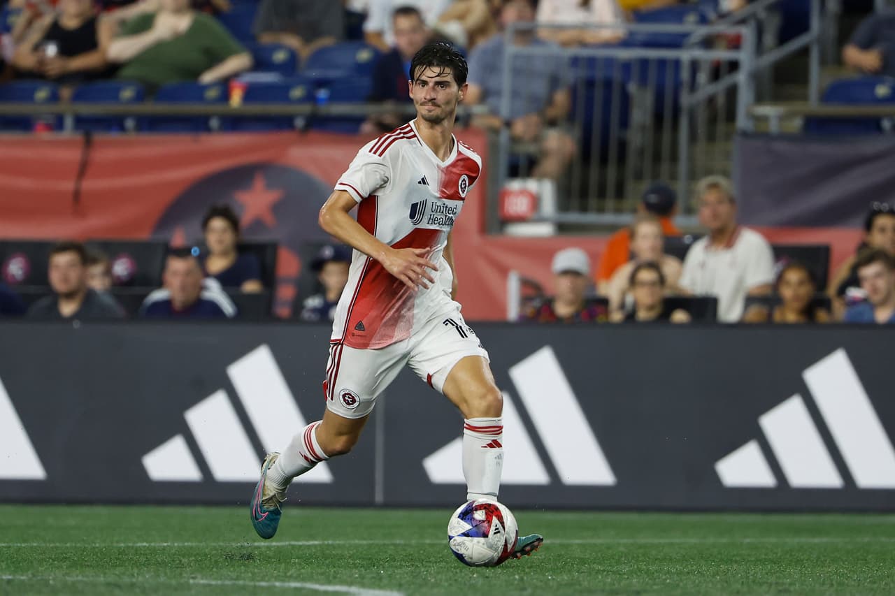 Mediocampista - IAN HARKES (New England Revolution)