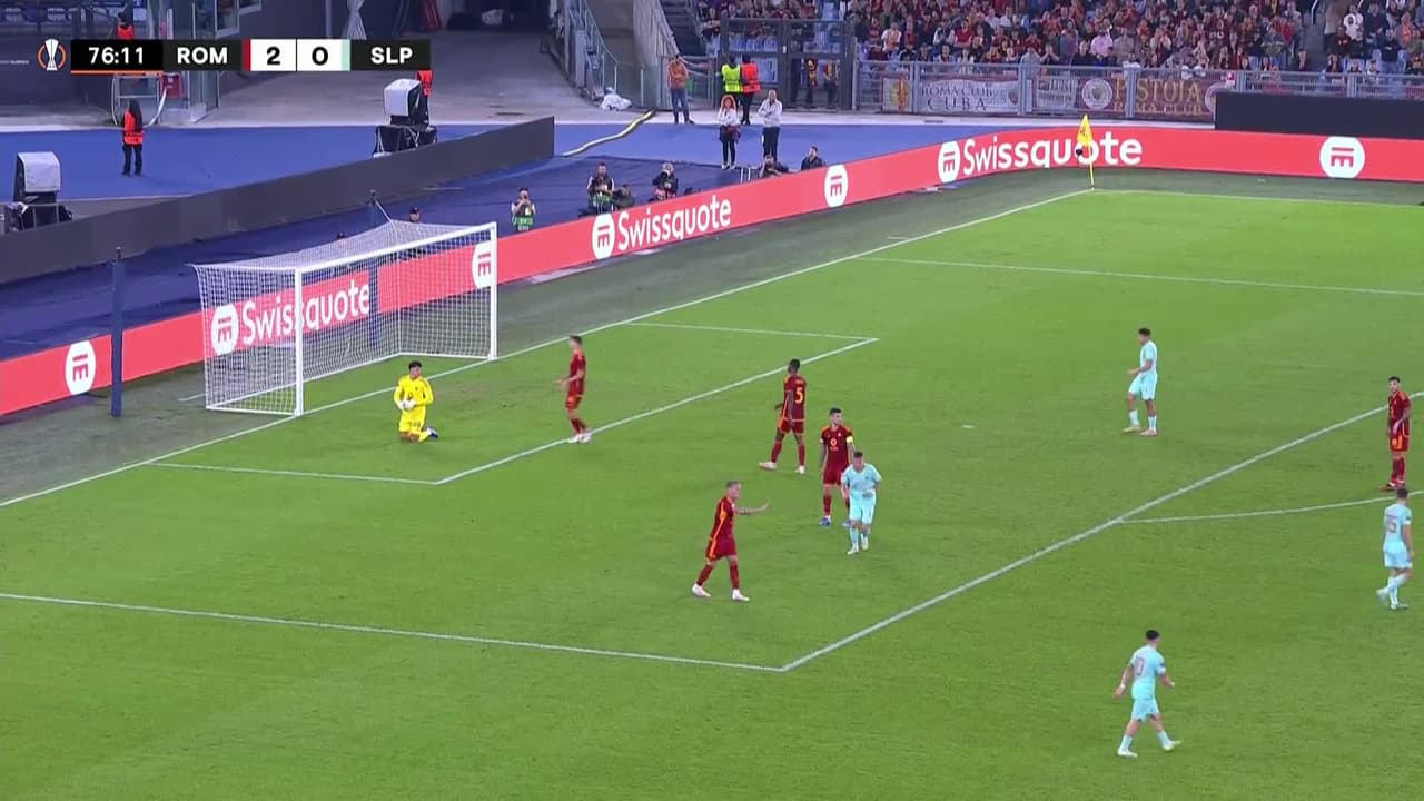 ¡TIRO ATAJADO! disparo por Tomás Holes.