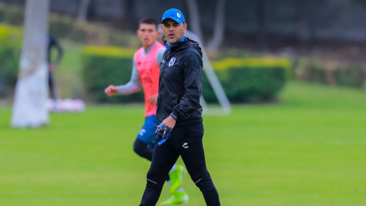 Altamirano moverá jugadores en Querétaro sin importar jerarquía de nombres