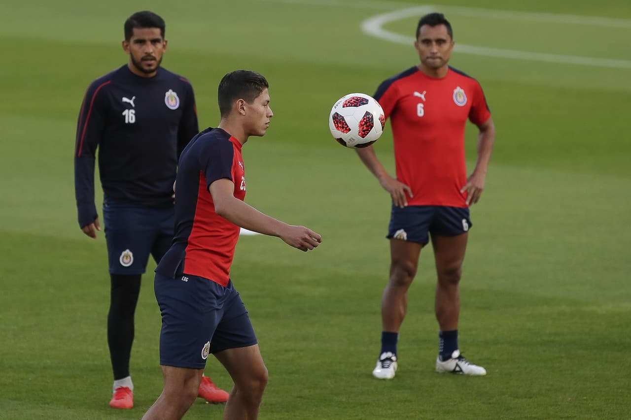Aspectos generales del entrenamiento del Guadalajara previo a su partido ante el Esperánce Sportive de Túnez en el Estadio Hazza bin Zayed en Al Ain, Emiratos Árabes Unidos.