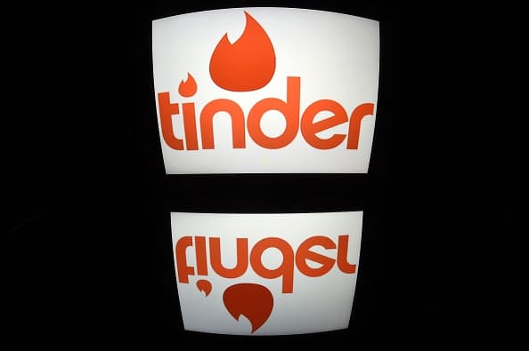 Tinder quiere ser el nuevo patrocinador del Manchester United