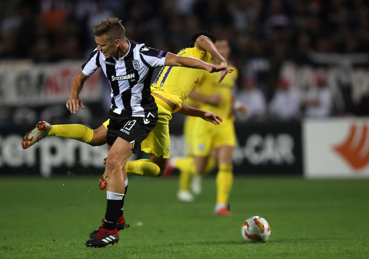 Además de fallar algunas opciones, el canario también fue víctima del juego fuerte de los locales.