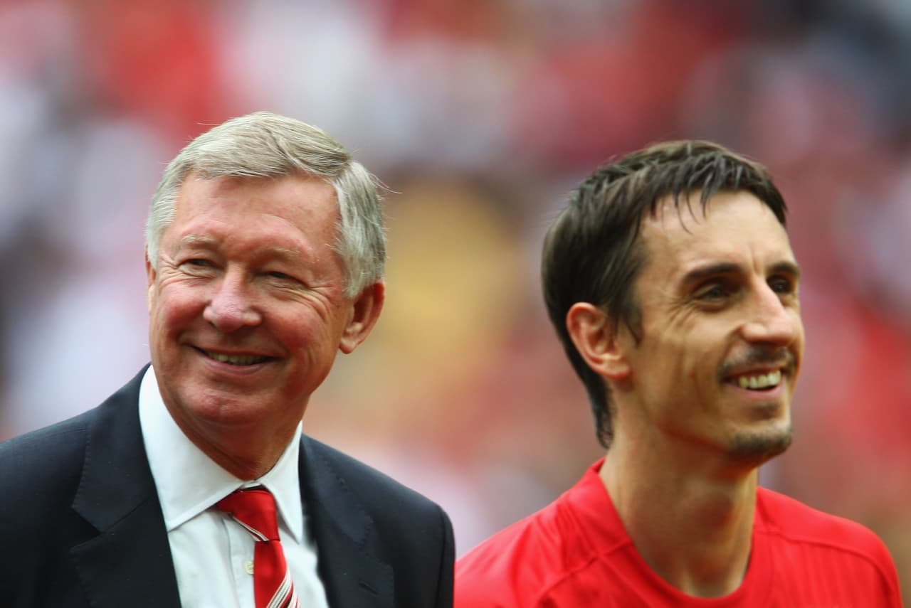 Gary Neville fue otro de los que tuvo en la 'clase del 92 y en Ferguson una historia importante en el fútbol con Manchester United, un equipo que marcó historia al ser en 1999 el primero con triplete.