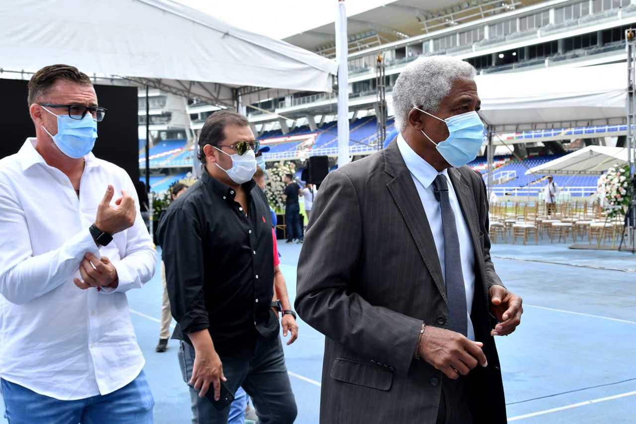 Familiares, amigos, exjugadores y aficionados le dieron el último adiós a Freddy Rincón en el Estadio Pascual Guerrero de Cali.