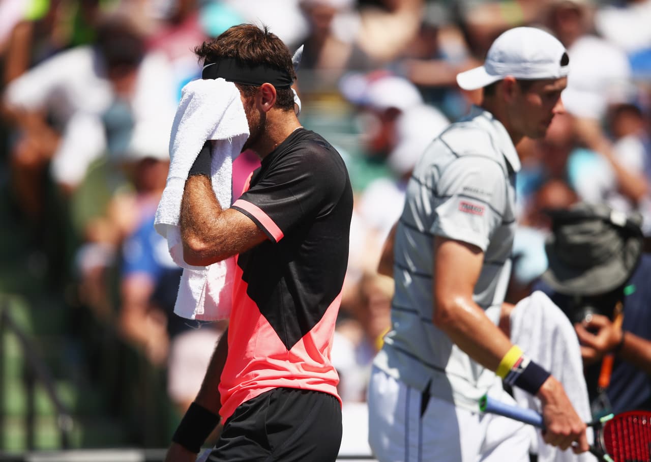 Del Potro también sufrió con los más de 25 grados que se sintieron sobre el estadio central en un partido que se fue en poco más de 90 minutos.