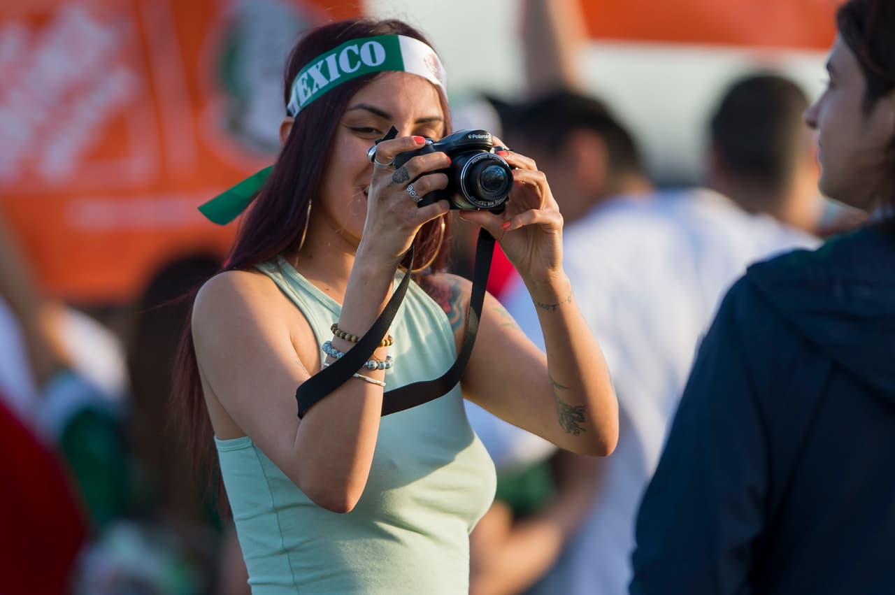 ¿Me tomas fotos? Pues yo también puedo, pero se las hago a mi chico.