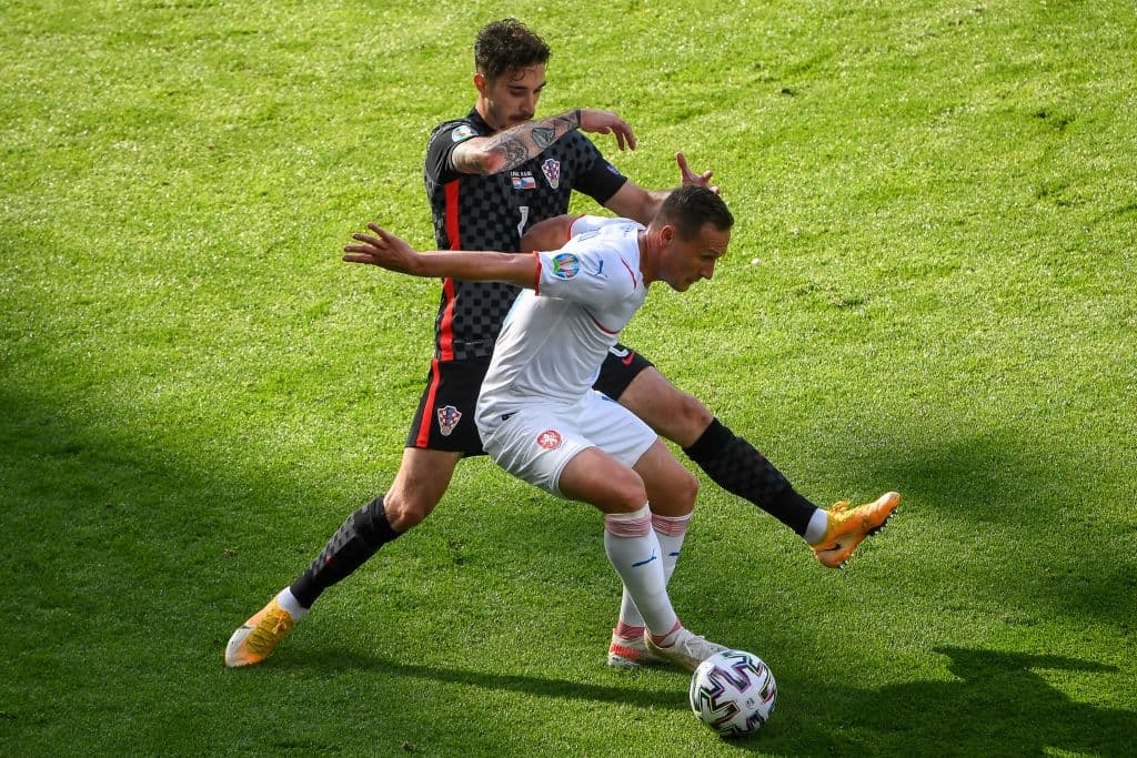 República Checa no logra aguantar la ventaja mínima sobre Croacia y el gol de Ivan Perisic al minuto 47 le da el primer punto del torneo a los croatas.