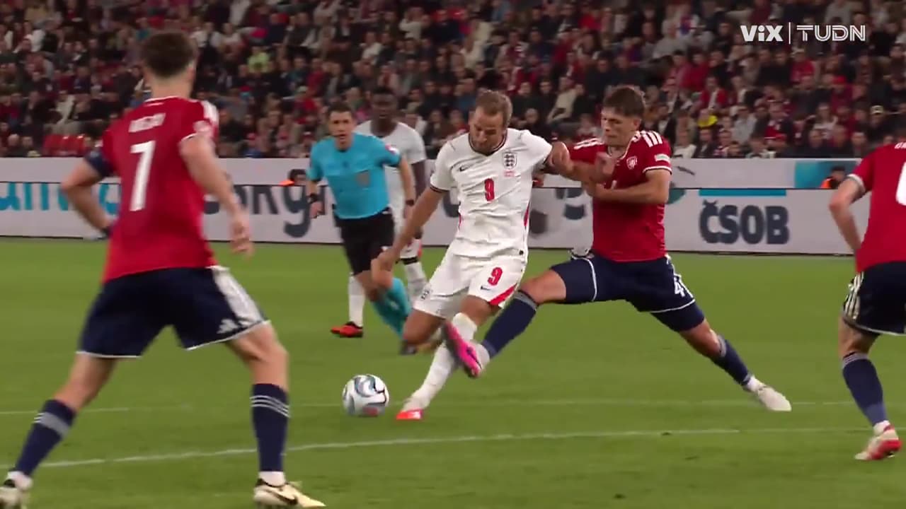 ¡Madre mía el golazo que Kovar le roba a Harry Kane!