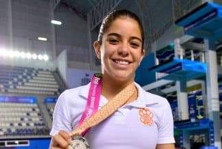 La clavadista mexicana Alejandra Orozco logra el oro en parejas mixtas.