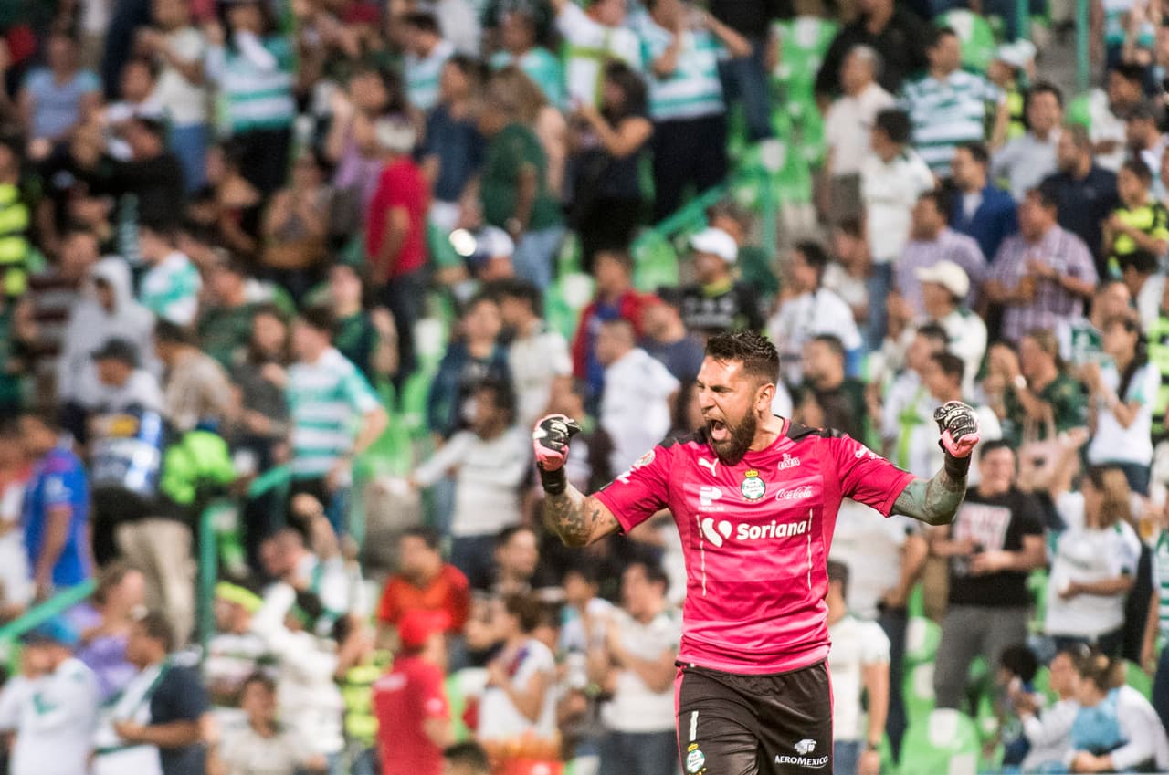 La primera alegría del partido llegó para Santos con gol de Djaniny al minuto 12 del primer tiempo.