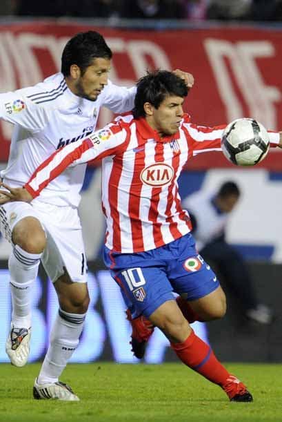 El 'Kun' Agüero vino desde la banca en rescate del Atlético.