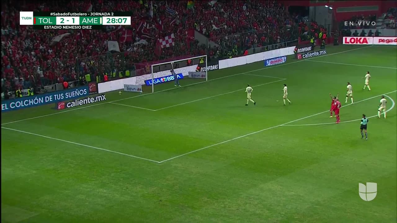 ¡TIRO ATAJADO! disparo por Marcel Ruiz.