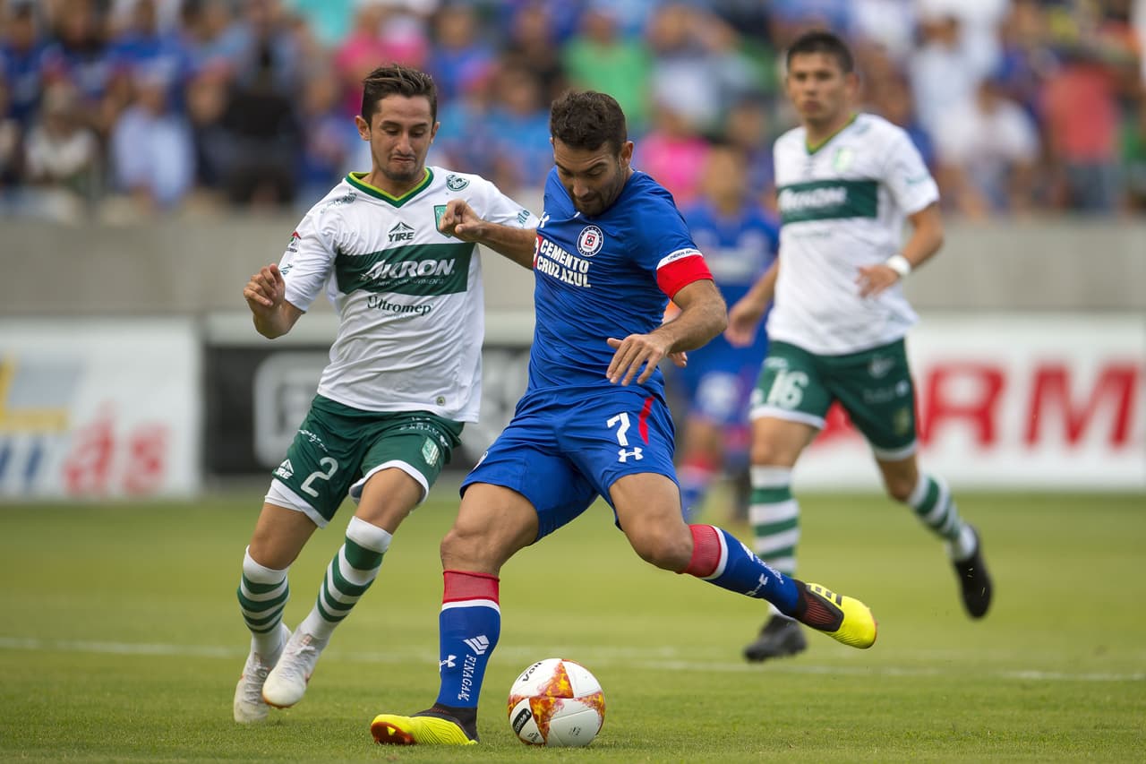 Cruz Azul mostró de entrada su ambición para ir por el triunfo de visitante para dar el paso adelante en el grupo 6.