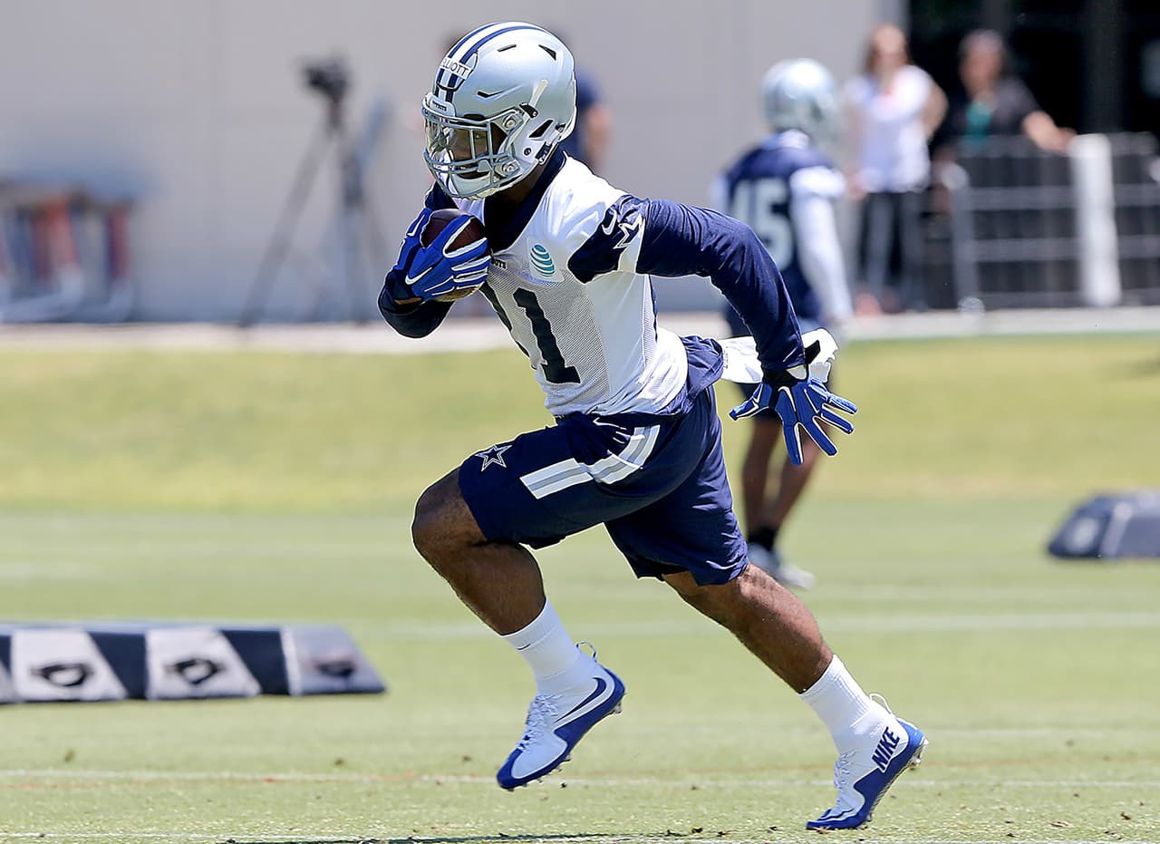 El novato corredor Ezekiel Elliott le dio a los Dallas Cowboys un momento de pánico