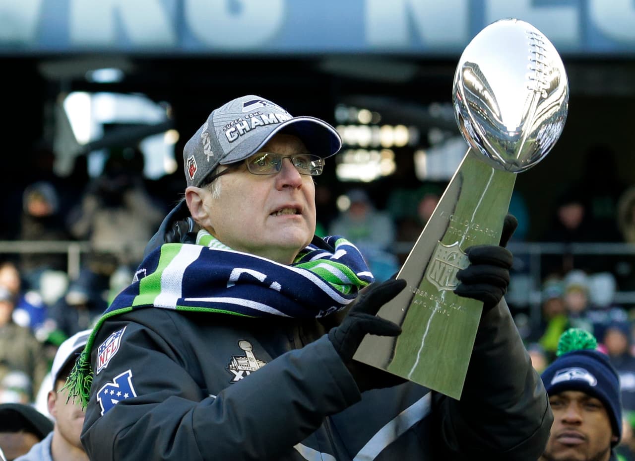 Su máximo logro en materia de deportes fue cuando a inicios de 2014 conquistó el Super Bowl con XLVIII con los Seahawks sobre los Denver Broncos. Su equipo acudió a dos Super Bowls más.