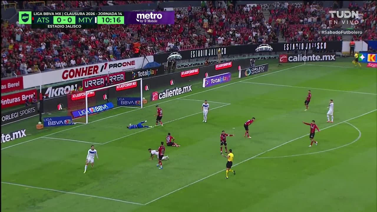 ¡TIRO ATAJADO! disparo por Luca Orellano.