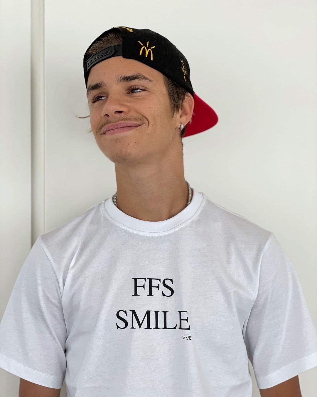 El joven Beckham tiene 19 años.