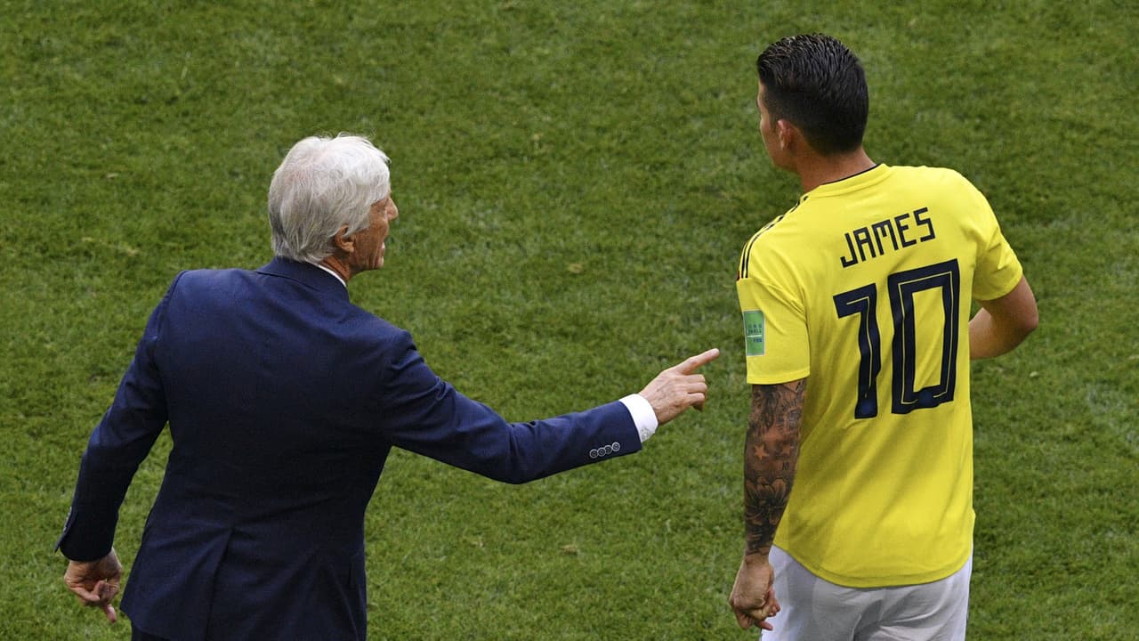 Colombia's coach Jose Pekerman (L) gives instructions to Colombia's midfielder James Rodriguez during the Russia 2018 World Cup Group H football match between Colombia and Japan at the Mordovia Arena in Saransk on June 19, 2018. (Photo by Mladen ANTONOV / AFP) / RESTRICTED TO EDITORIAL USE - NO MOBILE PUSH ALERTS/DOWNLOADS (Photo credit should read MLADEN ANTONOV/AFP/Getty Images)