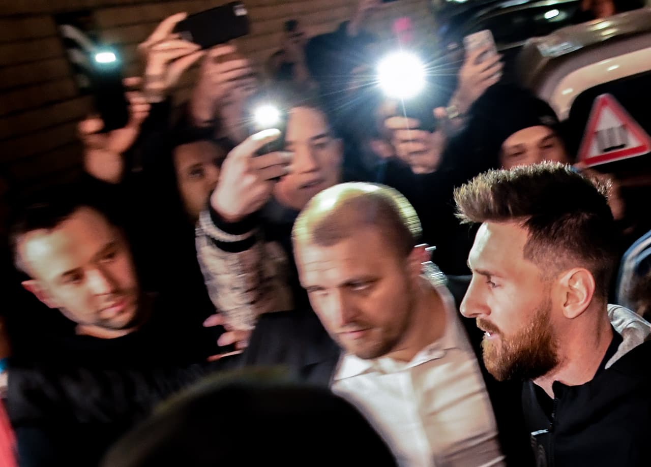 Todos querían una foto con el crack argentino del F.C. Barcelona.