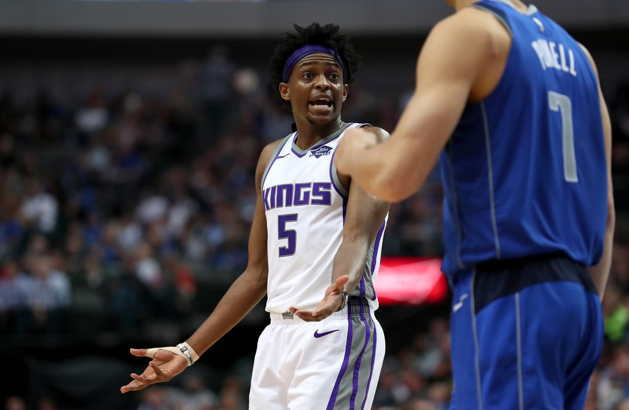 Kings 125-121 Mavericks: después de la derrota con los Lakers, el quinteto de Sacramento se acordó tarde de ganar ya que sus posibilidades de playoffs son nulas. De'Andre Fox se encargó de tirar del carro de los Kings con 23 puntos.