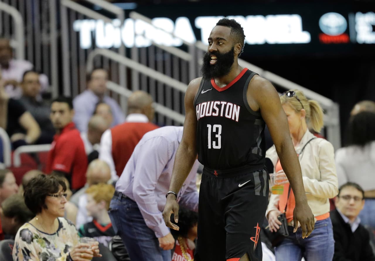 Los Houston Rockets, en el Toyota Center, derrotaron 100-96 a los Detroit Pistons.