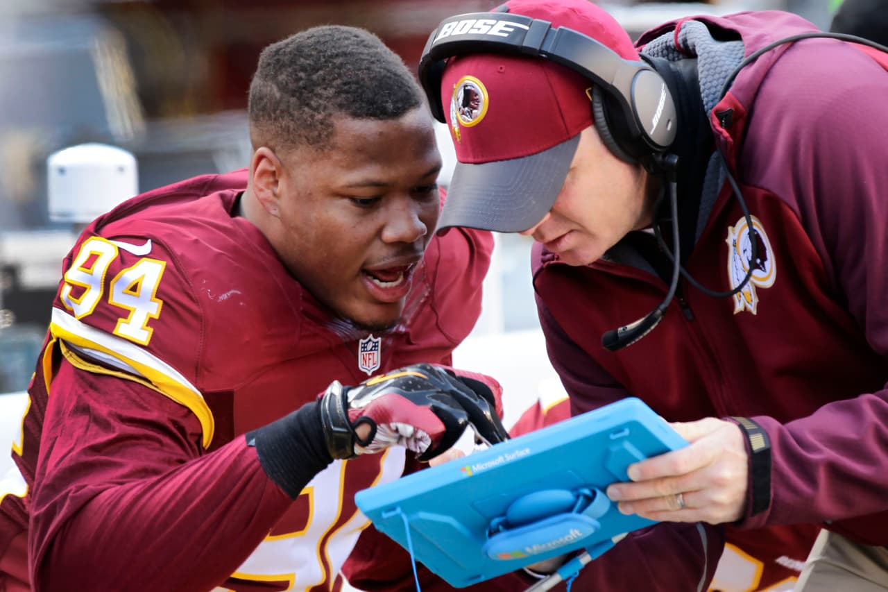 Los Redskins mantienen su paso en la Este NFC al derrotar 35-25 a los Bills. Checa las mejores tomas del partido.