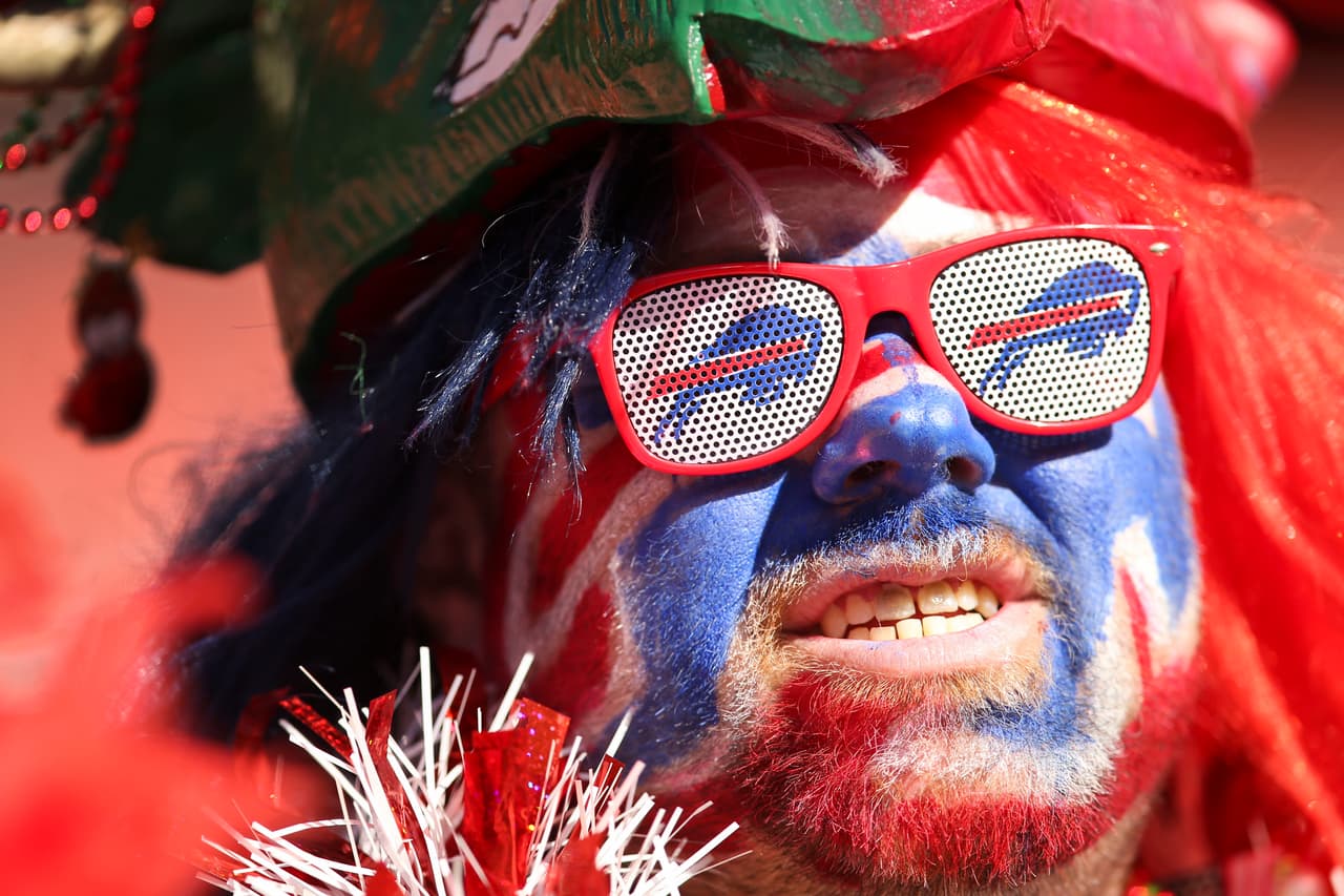 Los Redskins mantienen su paso en la Este NFC al derrotar 35-25 a los Bills. Checa las mejores tomas del partido.