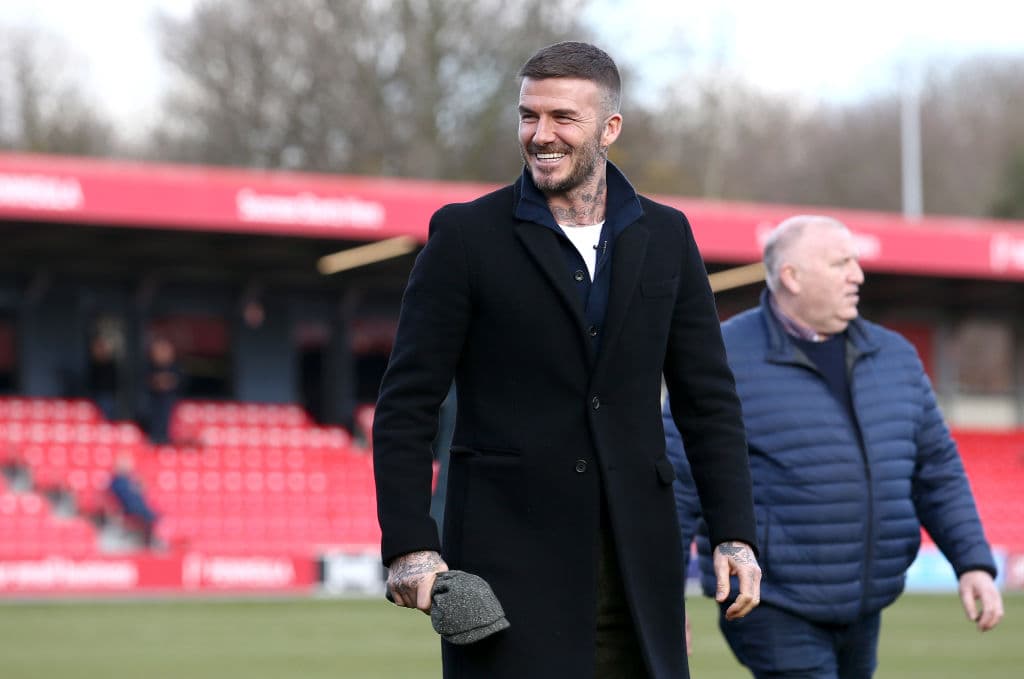 Pero con la ayuda de su nuevo entrenador, ellos comienzan a jugar mejor hasta que logran lo que parecía imposible y comienzan a ganar.
<br>