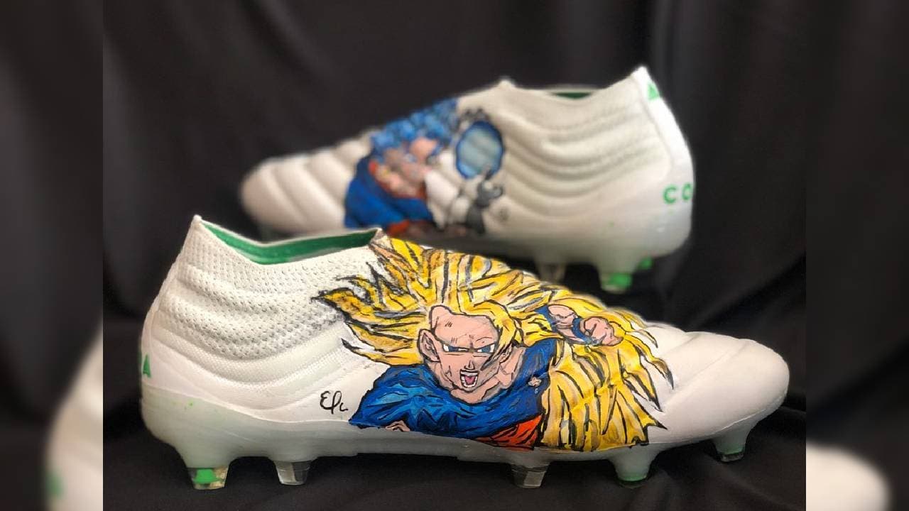 Kike Padilla fue el encargado de diseñar los increíbles tacos para futbolistas como Alan Pulido, Jair Pereira y Nicolás Vikonis. ¿Qué caricatura plasmarías en tus tenis para brillar en el terreno de juego?