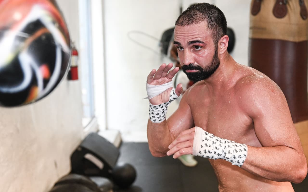 Paul Malignaggi y Artem Lobov finalmente podrán arreglar sus diferencias en el entarimado del 'boxeo en esteroides', Bare Knuckle Fighting Championship, este sábado en Florida.