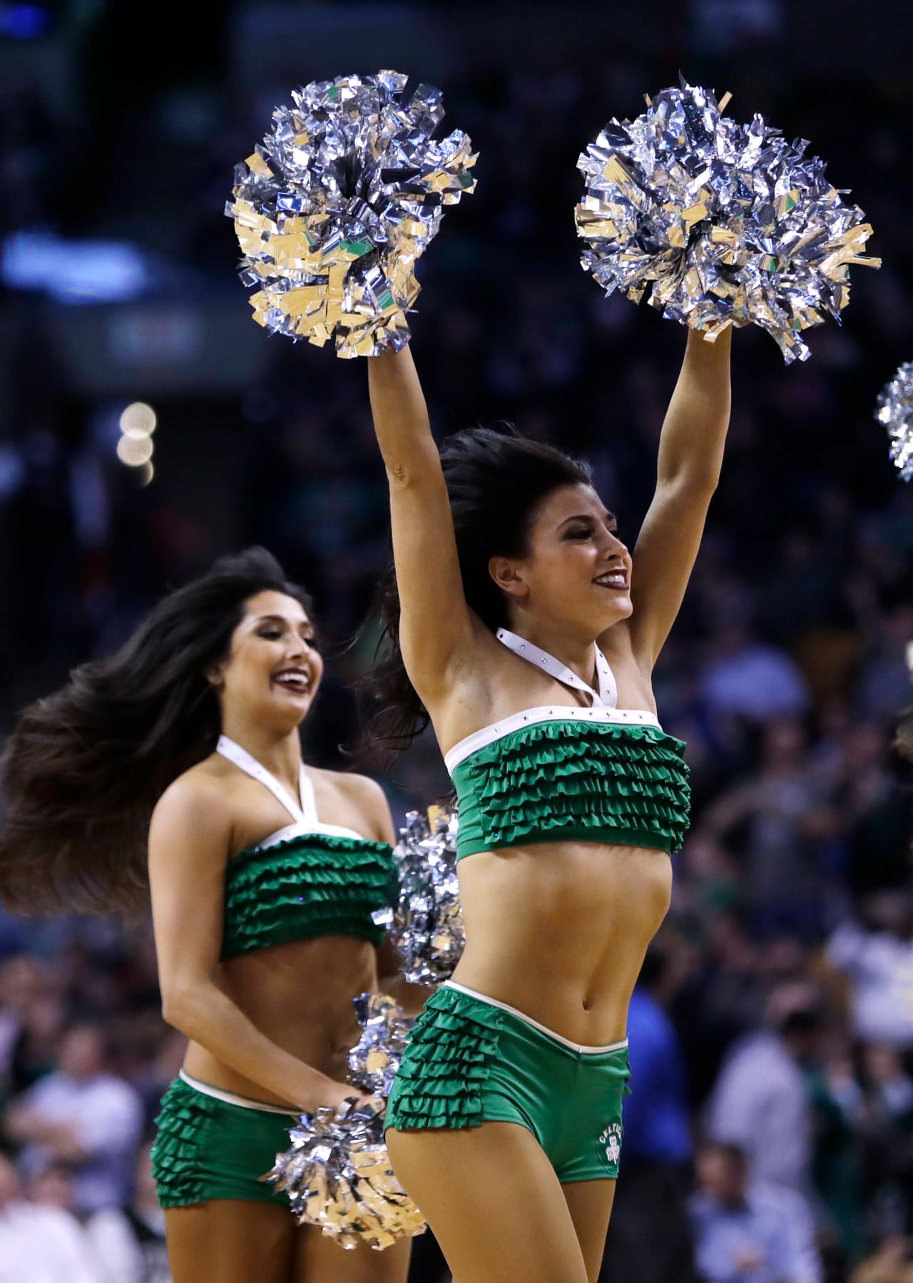 Las porristas de Boston Celtics esperan que con la sensualidad de sus bailes y su belleza sean una motivación especial para que su equipo por fin derrote a Cleveland Cavaliers en las finales de NBA.