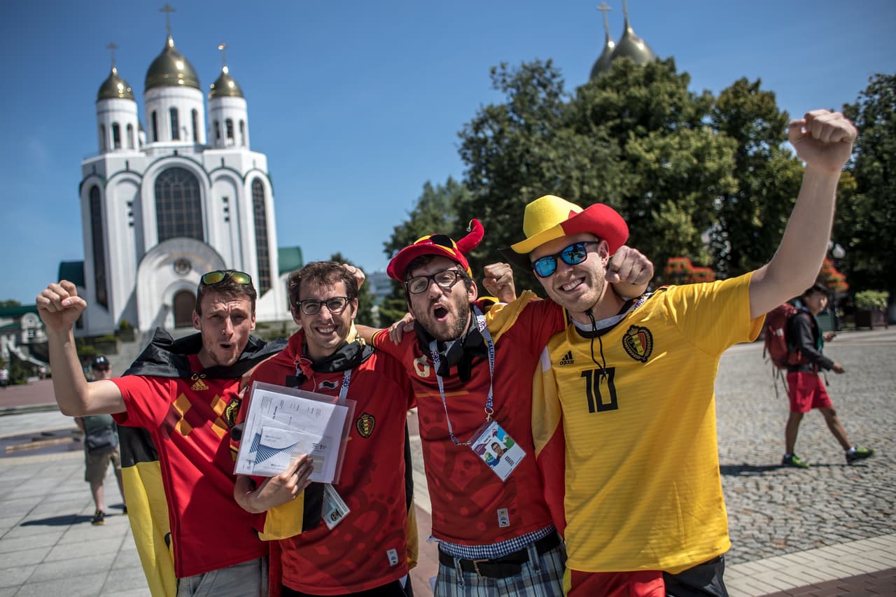 El colorido de los fanáticos de Bélgica e Inglaterra prendió la fiesta del partido entre ambos equipos por la definición del liderato del grupo H en el Mundial de Rusia 2018.