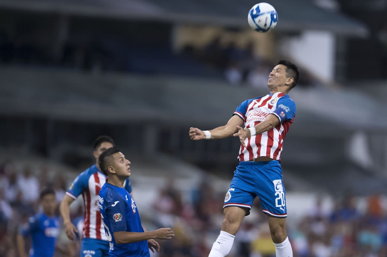 El encuentro inicia revolucionado. Ambas escuadras salen al ataque.
