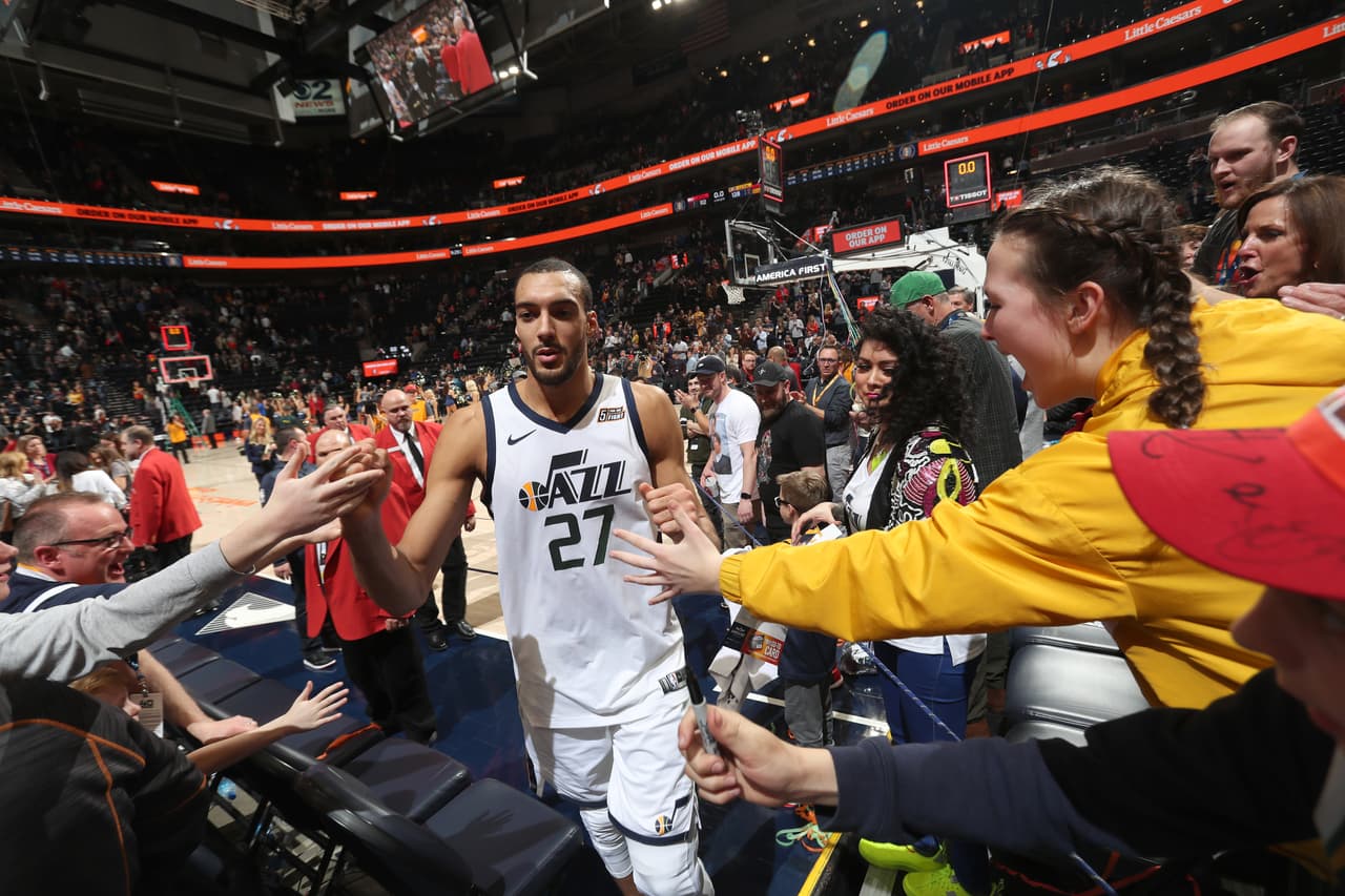 El mejor de la noche en Salt Lake City fue Rudy Gobert con 25 puntos, 13 rebotes y una asistencia. Lo siguió de cerca el español Ricky Rubio con 22 puntos, 11 asistencias y dos rebotes.